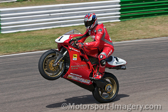 Carl Fogarty riding the Ducati 916