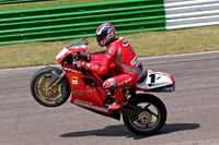 Carl Fogarty riding the Ducati 916