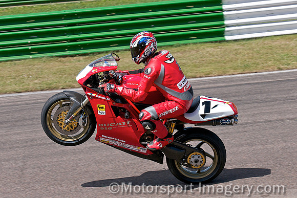 Carl Fogarty riding the Ducati 916