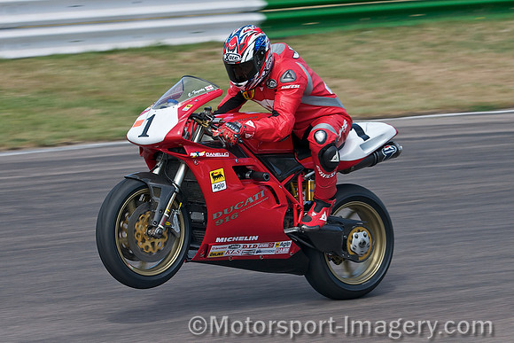 Carl Fogarty riding the Ducati 916