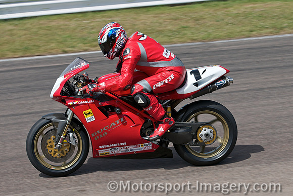 Carl Fogarty riding the Ducati 916