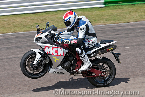 Chris Newbigging of MCN videoing Freddie Spencer