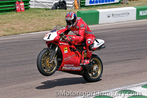 Carl Fogarty riding the Ducati 916