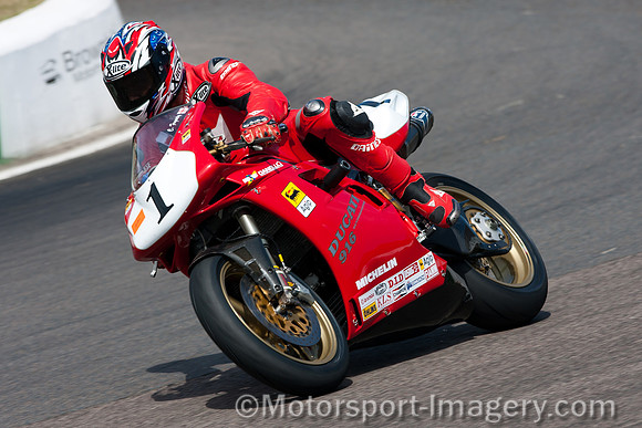 Carl Fogarty on the Ducati 916
