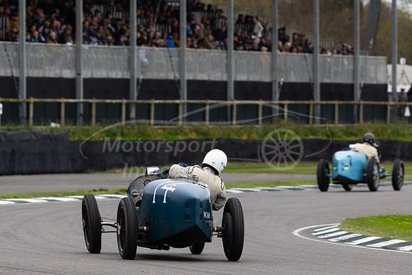 Leaning into the corner, William Way - Bugatti Type 35