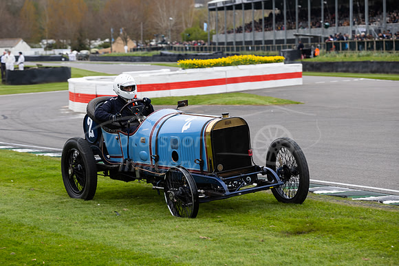 Tom Wood minus a tyre on his Peugeot Indianapolis