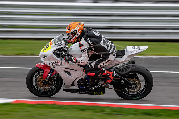 28 Tim Neave Suzuki