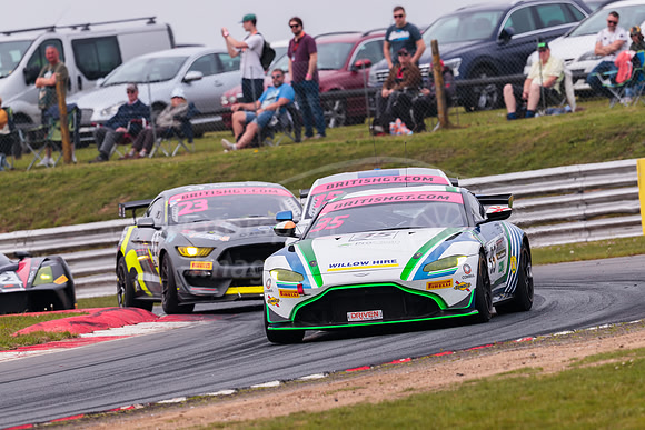 35  Optimum Motorsport - Aston Martin V8 Vantage GT4  Conner O