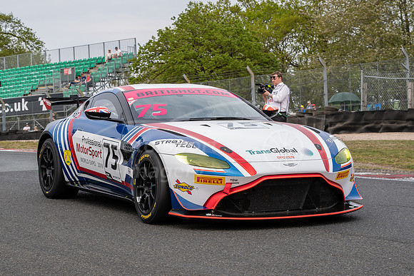 Optimum Motorsport - Aston Martin V8 Vantage GT4, Mike Robinson