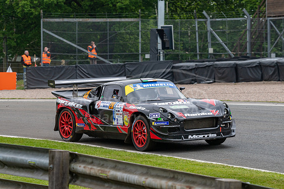 29, Barry Morris, Tom Hutchings, Darrian T90 GTR+,