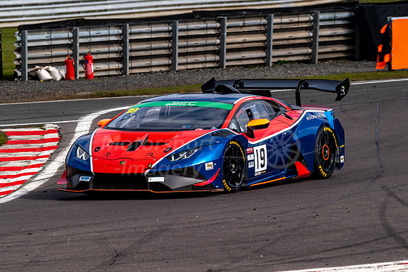 19 Claude Bovets- David McDonald- Lamborghini Huracan ST