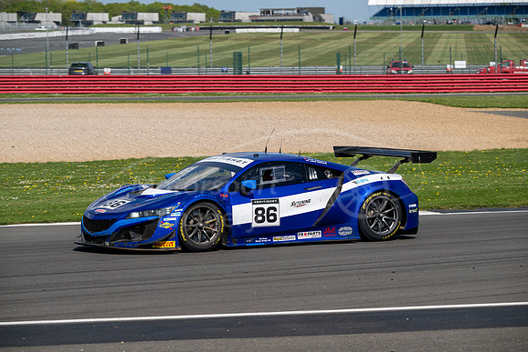 86 Chun Cheong Ip / Luke Garlick