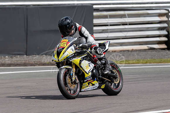 46 Harry Rowlings Triumph,