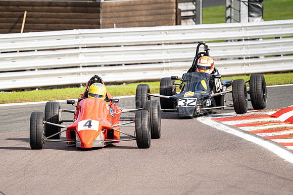 4 Jonathan Barnes Van Diemen RF89