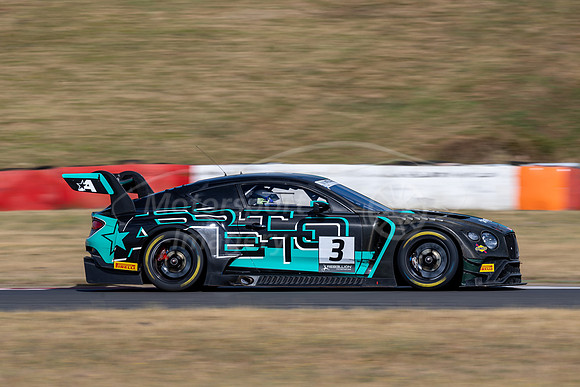 3 Mark Sansom and Will Tregurtha's Assetto Motorsport Bentley Continental GT3