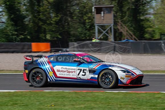 75 Optimum Motorsport - Aston Martin V8 Vantage