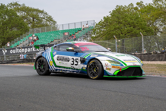 35  Optimum Motorsport - Aston Martin V8 Vantage GT4, British GT