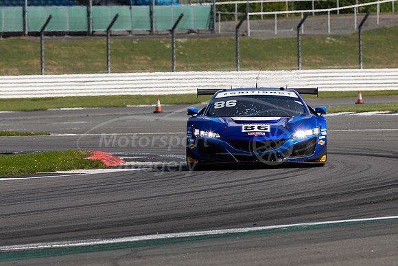 86 Chun Cheong Ip / Luke Garlick