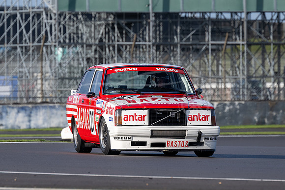 127 Jo Young / Ja Young, Volvo 242T