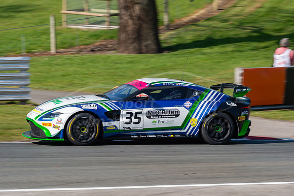 35  Optimum Motorsport - Aston Martin V8 Vantage GT4, British GT