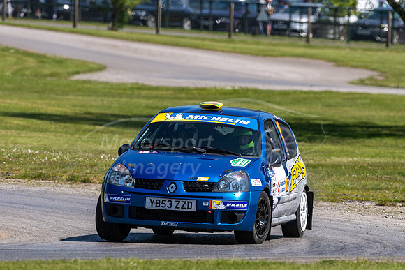 82, Callum Young, Josh Evans, Renault Clio