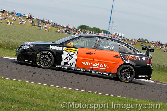 Daniel Lloyd, Vauxhal Vectra