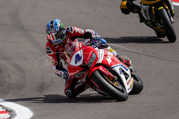 4 Ian Hutchinson Honda,