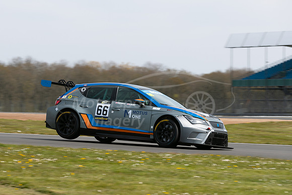 66  Danny Krywyj / Miles Lacey