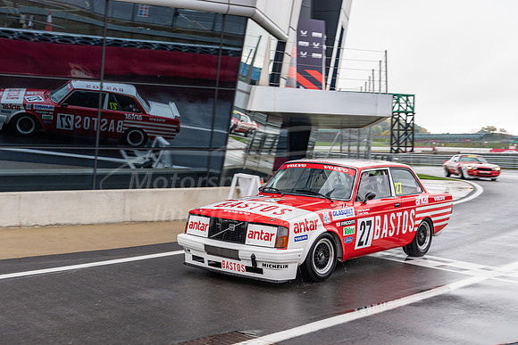 27 John Young / Ja Young, Volvo 242T