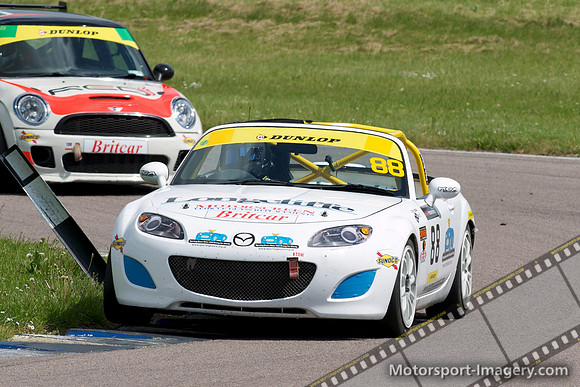 Nicola Gillatt, Mike Gordon, Mazda MX5