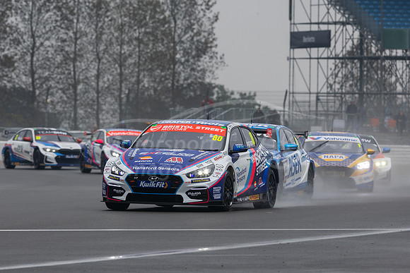 Tom Ingram at the start of race 2