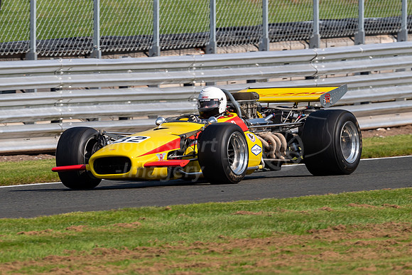 32 Alan Simmonds Lola T142