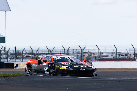 74 Andrew Gilbert / Fran Rueda