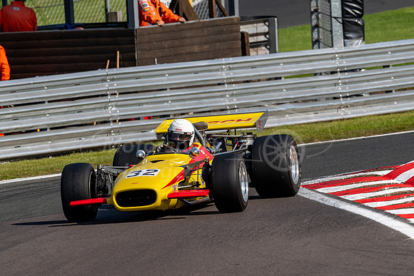 32 Alan Simmonds Lola T142