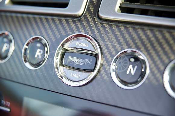 Aston Martin DB9