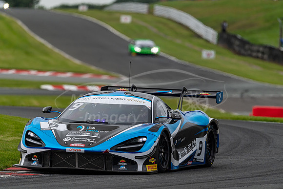 9  Dean Macdonald / Angus Fender, 2 Seas Motorsport McLaren 720S GT3
