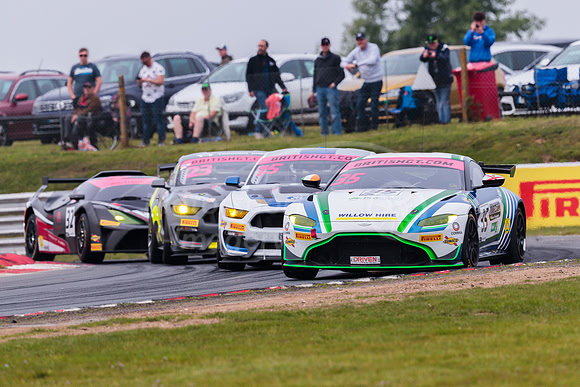 35  Optimum Motorsport - Aston Martin V8 Vantage GT4  Conner O