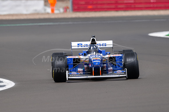 Damon Hill in the Williams-Renault FW18