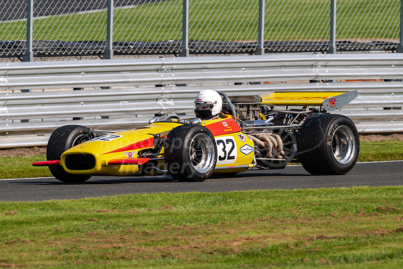 32 Alan Simmonds Lola T142