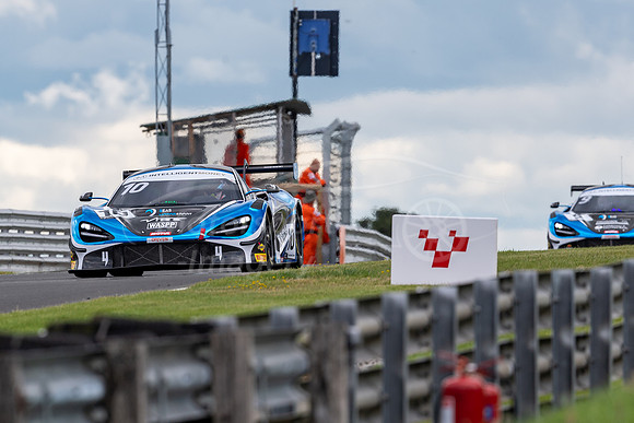 10  Jordan Witt / Jack Mitchell, 2 Seas Motorsport McLaren 720S GT3