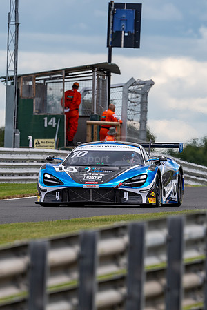 10  Jordan Witt / Jack Mitchell, 2 Seas Motorsport McLaren 720S GT3