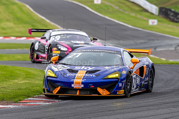 21  Mia Flewitt / Euan Hankey, Balfe Motorsport McLaren 570S GT4