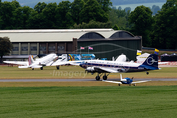 N25641 Douglas DC-3C "Liberty" Legend Airways