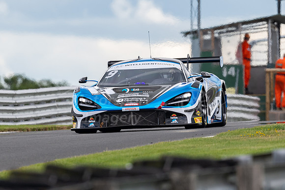 9  Dean Macdonald / Angus Fender, 2 Seas Motorsport McLaren 720S GT3