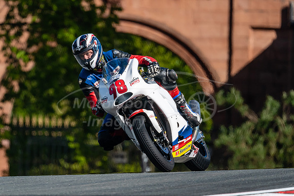 98 Tomas de Vries