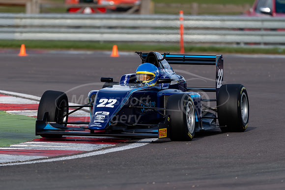 22 Lucas PETERSSON Carlin