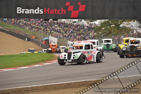 Lawrence Davey leads the field round