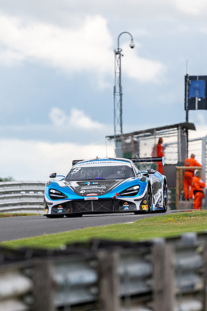 9  Dean Macdonald / Angus Fender, 2 Seas Motorsport McLaren 720S GT3