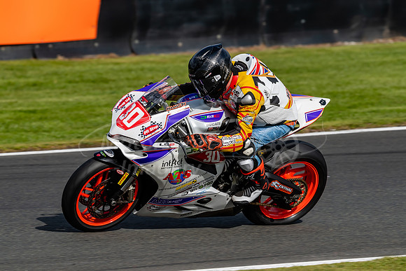 30 Andy Booth,