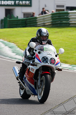 Yamaha FZR 750R